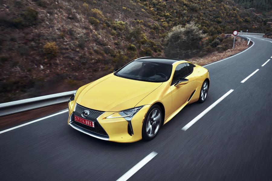  Lexus LC500 2016 года  (EU) (фото 7 из 20)